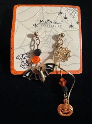 Princess Accessories Trick or Treat Halloween Bat Pumpkin Earrings thumbnail 1