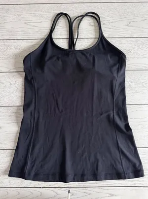 Lululemon black tank top size 8 excellent pre owned condition thumbnail 1