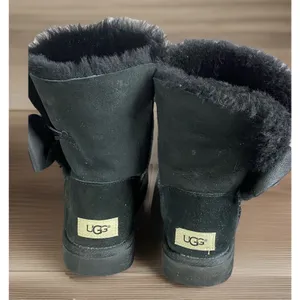 UGG Australia Daelynn Winter Boots Womens Size 8 EUR 39 Black Leather Sheepskin thumbnail 5