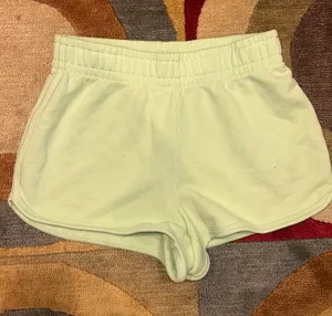 Aritzia Wilfred Free Light Lime Green Lounge Shorts High Rise Size Small thumbnail 1