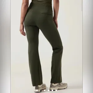 NWT Athleta Petite Delancey Straight Leg Pant Sz LP thumbnail 2