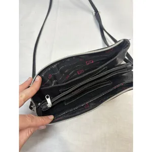 Stone‎ Mountain Black Leather Crossbody Purse Organizer Bag 8.5"x6" Zip Pockets thumbnail 4