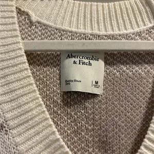 Abercrombie & Fitch V-Neck Sweater Dress - Cream & Brown Check thumbnail 3