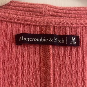✨ABERCROMBIE & FITCH Pink Front Tie Sz Medium Top Thermal✨ thumbnail 5