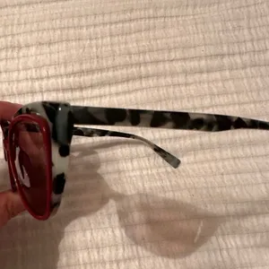 Vera Wang Cranberry Tortoise Cat-Eye Sunglasses - NWT thumbnail 6