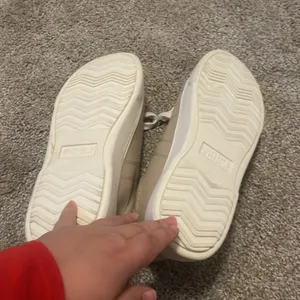 Mad love comfortable walking shoes canvas tan size 9 new thumbnail 4