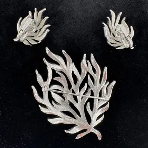 Crown Trifari Vintage Leaf Brooch Pin & Clip Earrings RARE 1950s 1960s thumbnail 3
