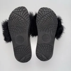 UGG fur sandal slides size 7 thumbnail 2