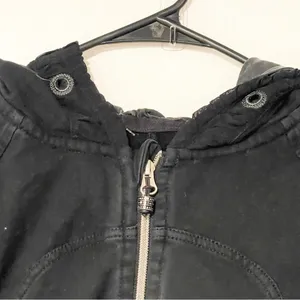 Lululemon Hoodie Womens Size 6 Solid Black Full Zip Jacket Thick Pockets Ruffle thumbnail 3