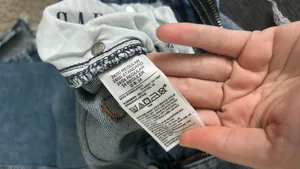 Gap 90s Loose Mid-Rise Jeans thumbnail 2