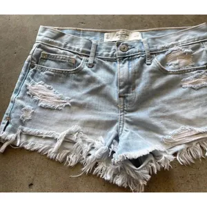 Abercrombie&Fitch ShortsSize 2 W 26 Blue Denim Distressed Frayed Hem Light Wash thumbnail 3