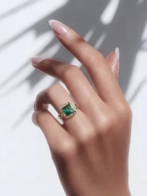 Women’s Stainless Steel Golden w/ Faux Emerald Ring Size 7 thumbnail 2