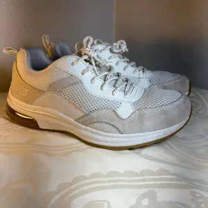 Skechers White and Light Gray Mesh Suede Lace-Up Sneakers size 8 thumbnail 10
