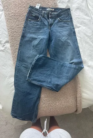 Levi lose and low jeans  thumbnail 1