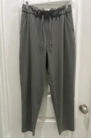 Lululemon Keep Moving Pant in Grey Sage Sz 8 thumbnail 2