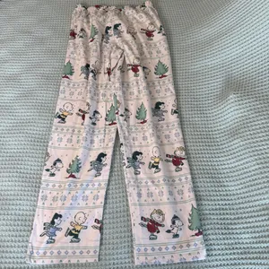 NWT Peanuts Pajama Set Womens Medium Snoopy Charlie Brown Lucy Sally Christmas thumbnail 10