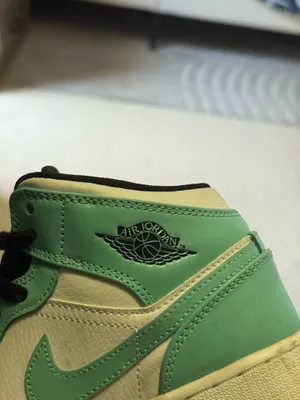 Air Jordan 1 Mid thumbnail 9