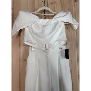 NWT Lulus Captivating Entrance White Off-the-Shoulder Two-Piece Jumpsuit Sz XS thumbnail 6