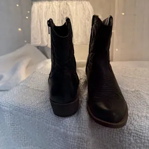 Coconuts by Matisse Black Ankle Boots thumbnail 3