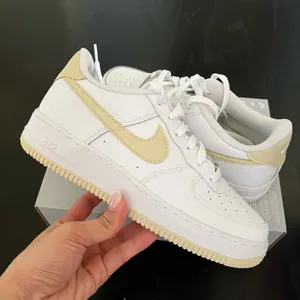 New NIKE Air Force 1 GS 'White Light Khaki' thumbnail 1