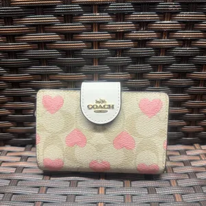 coach Medium Corner Zip Wallet In Signature Canvas With Heart Print cq146 thumbnail 3