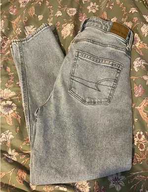 American Eagle Mom Jeans thumbnail 3