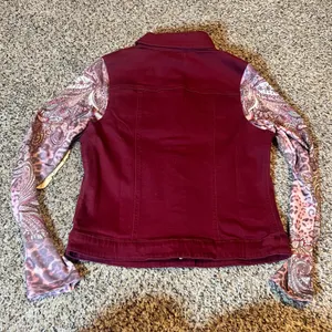One World Womens Burgundy Denim Jacket Paisley‎ Print Lighweight Sleeve Size S thumbnail 7