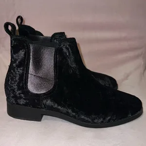 Toms‎ Black Velvet Chelsea Ankle Boots thumbnail 1