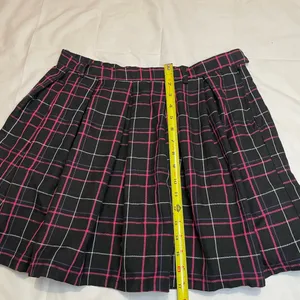 Hot topic Plaid Black and Pink Women's Skirt thumbnail 5