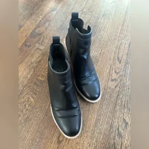 DV By Dolce Vita Rielle Lug Sole Chelsea Black Booties Size 9 thumbnail 9