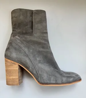 FREE PEOPLE Breakers Suede Heeled Boots Size 38 Gray Block Heel Zip Side Booties thumbnail 1