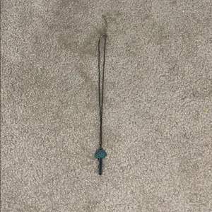Key necklace with “love” engraved Blue thumbnail 2