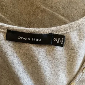 Doe & Rae Grey Sleeveless Tank Top Button Detail Size Small Casual Neutral thumbnail 3