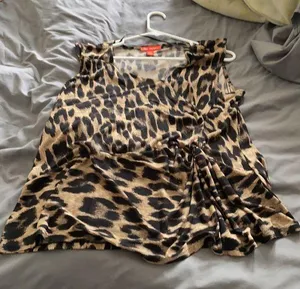 Sleeveless Joe Fresh wrap top, leopard animal print, 1X, EUC thumbnail 1