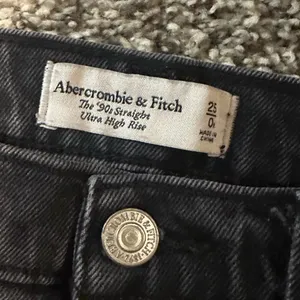Abercrombie & Fitch 90s straight ultra high rise. Size 25/0 regular thumbnail 3