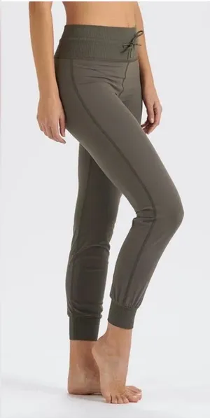 Vuori Daily Jogger Medium In Oregano thumbnail 1