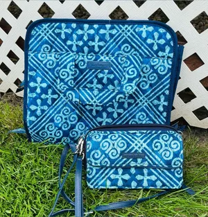 Quilted Vera Bradley travel organizer and wallet set 💙💙 thumbnail 1