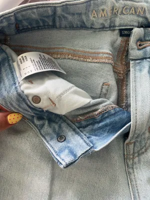 American Eagle Strigid Curvy Mom Jeans thumbnail 8