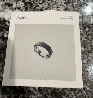 Oura Ring Series 5 color Stealth Size 9 thumbnail 1
