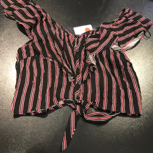 NWT Ambiance Large Black Red‎ White Striped Crop Top Off the Shoulders thumbnail 3
