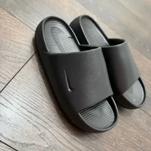 Nike Men’s 5 Women’s 6 Black Calm Slides Shoes Slip On thumbnail 2