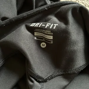 Nike Women's Black Dri-FIT leggings size medium thumbnail 4