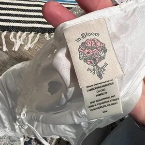 In bloom‎ medium white top thumbnail 8