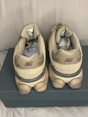 New Balance 9060 Sneakers Shoes Womens Size 10 - Mens 8.5 thumbnail 3