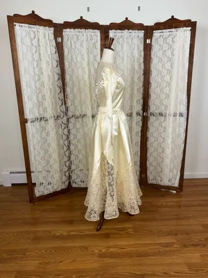Beautiful Vintage 1940s/50s Liquid Satin Tea Length Wedding Gown thumbnail 6