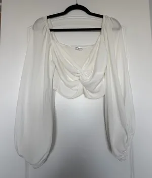 Vestique White Cropped Long Sleeve Top thumbnail 1