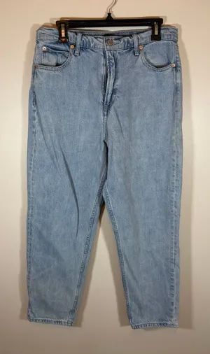 Gap Light Wash Mom Jeans Womens 31 High Rise Loose Fit Tapered Leg Denim thumbnail 1