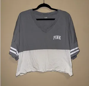 PINK Victoria's Secret Grey White Colorblock V-Neck Graphic Crop Top XL Y2K thumbnail 1