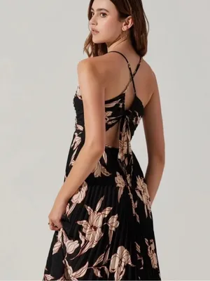 ASTR The Label Blythe Dress in Black Floral Pleated MIDI‎ Strappy Open Back S thumbnail 2