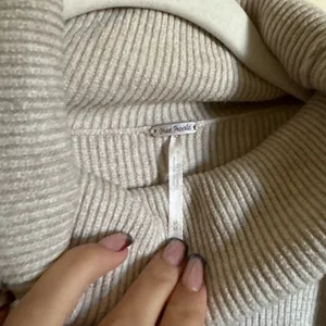 Free People softly‎ structured sweater size medium in tan beige oat thumbnail 5